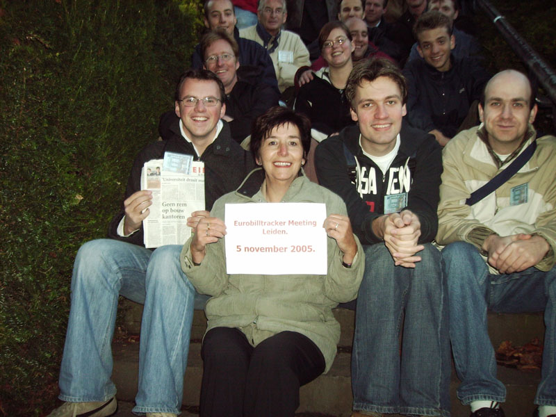 Giberski with the paper and exep with holding a paper with Eurobilltracker meeting Leiden 5 November 2005